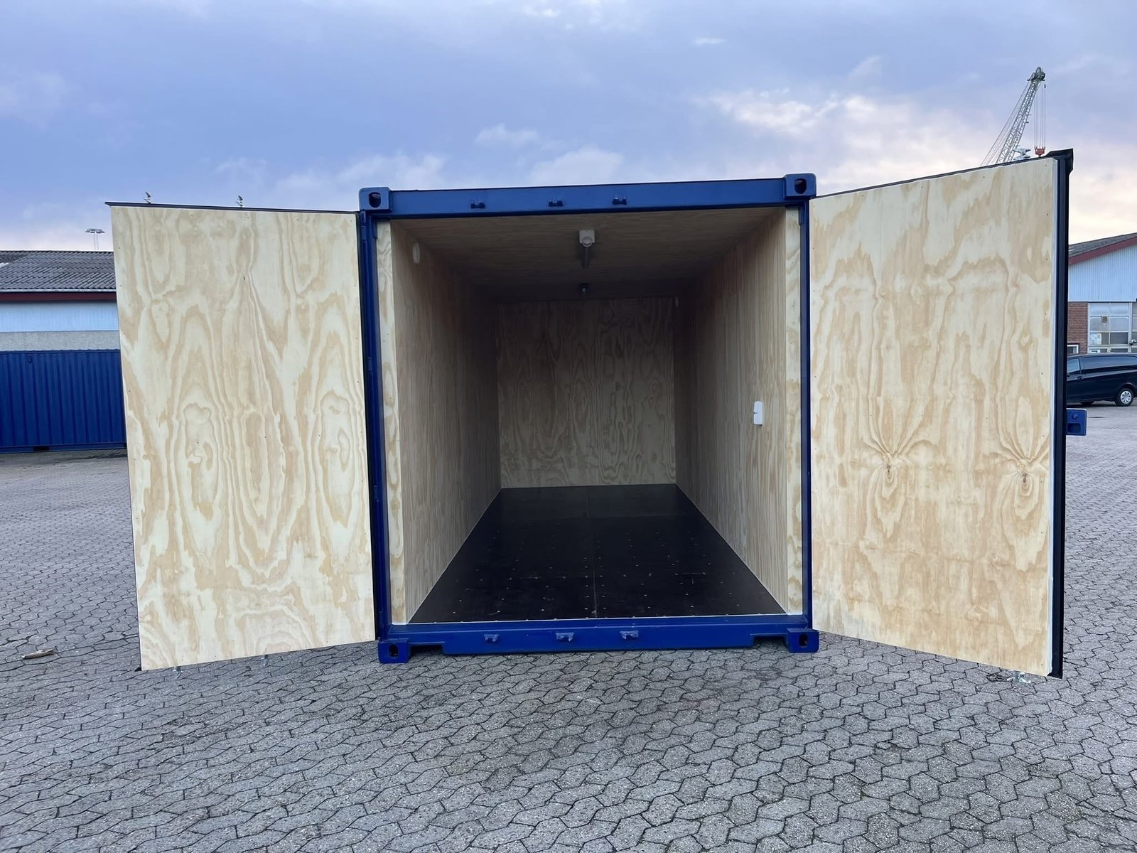 20 fods isoleret container blå marine intérieur ouvert