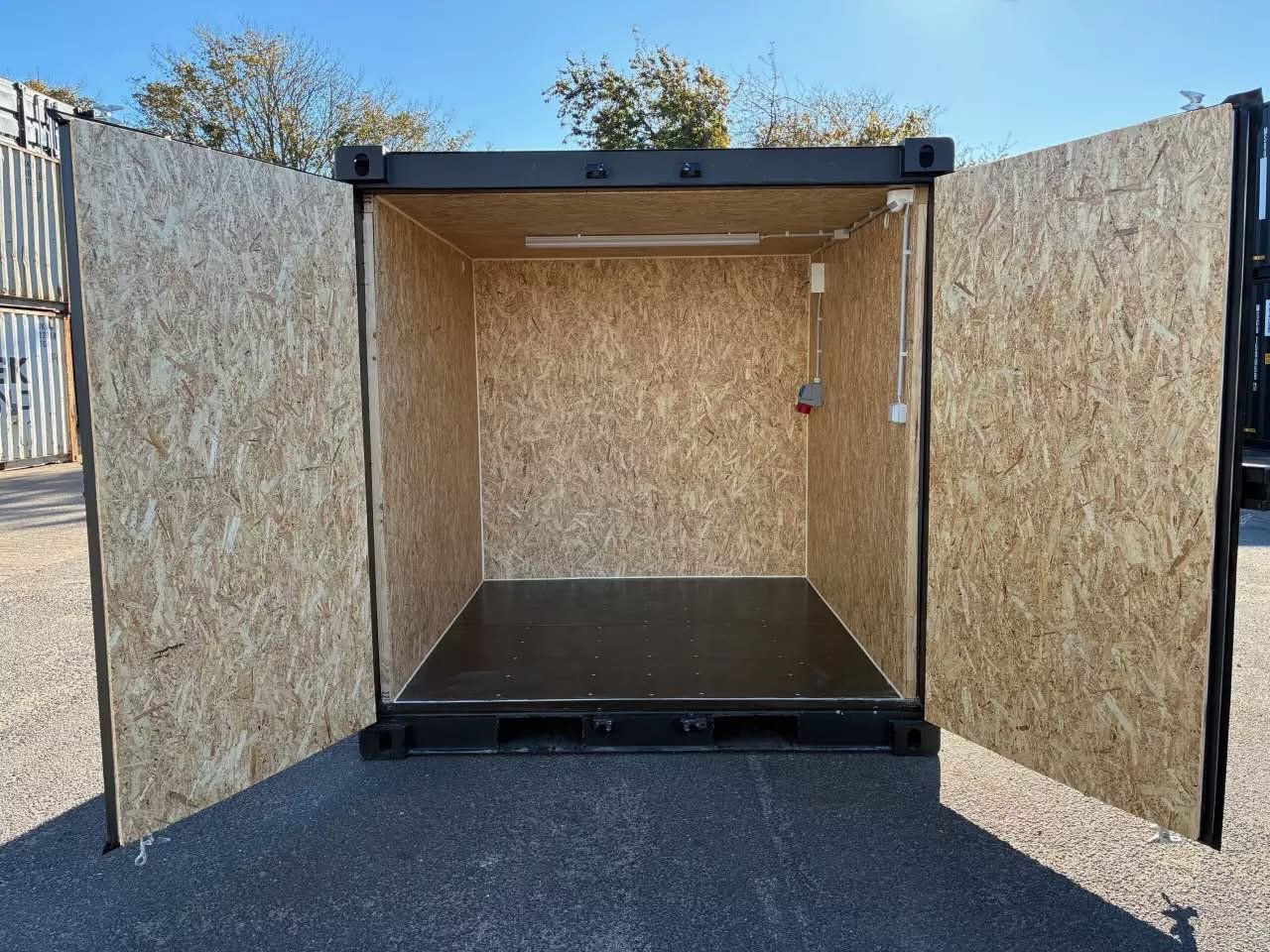 8 fods isoleret container porte ouverte