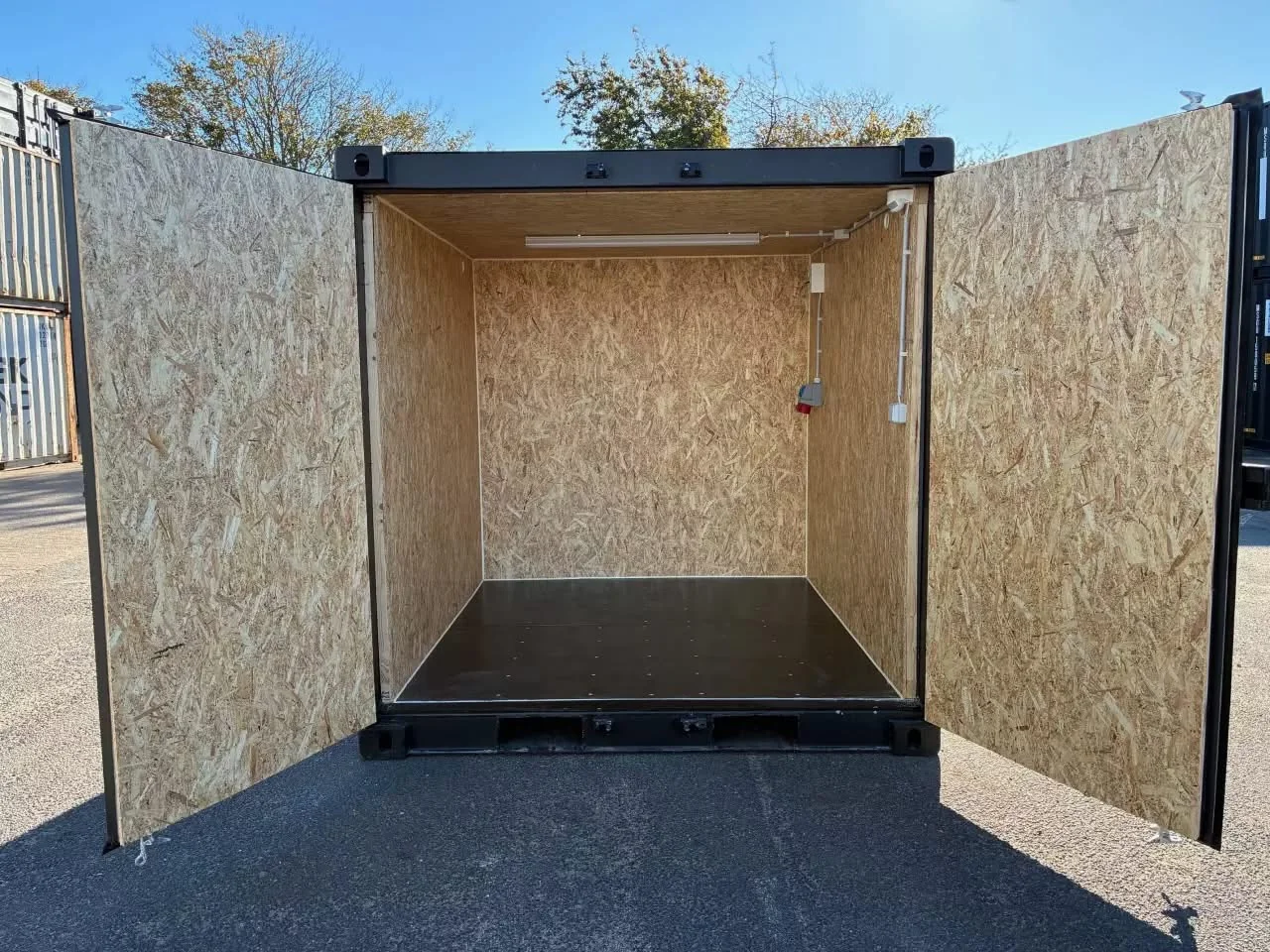 8 fods isoleret container porte ouverte