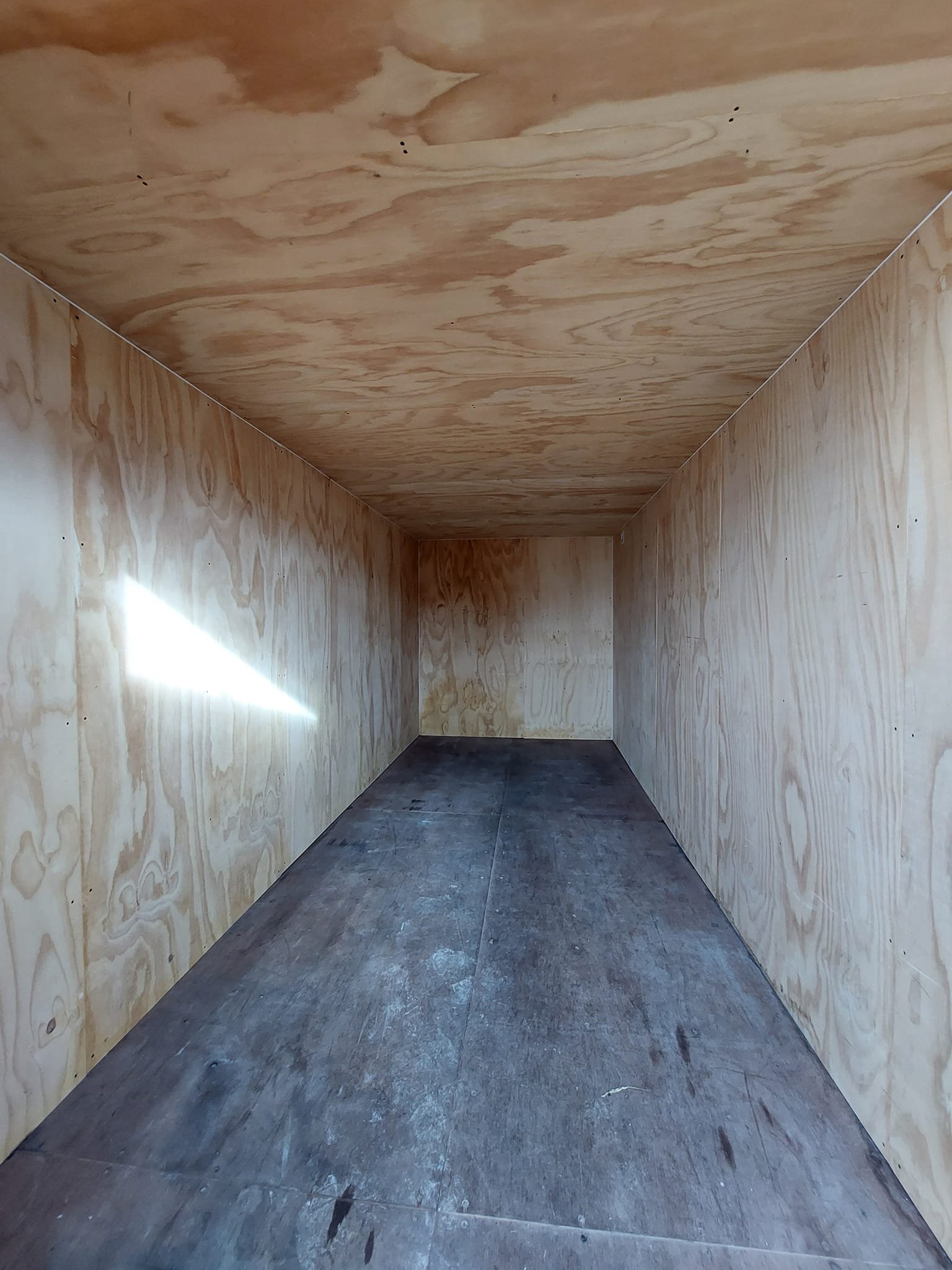 Sort 20 fods isoleret container interieur krydsfinér