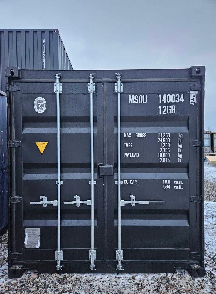 10 fods isoleret sort container facade