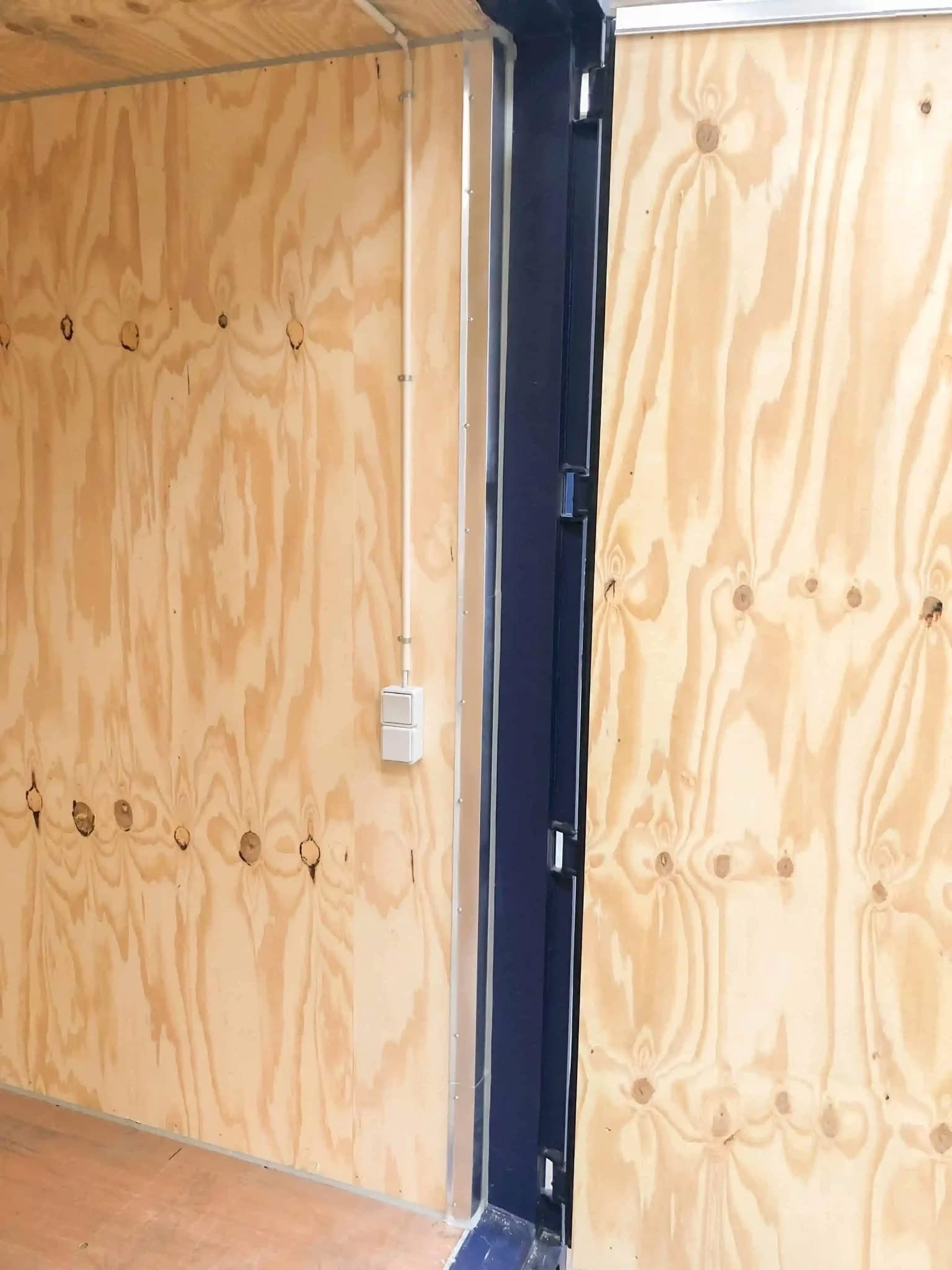 10 fods isoleret blaa container prise electrique
