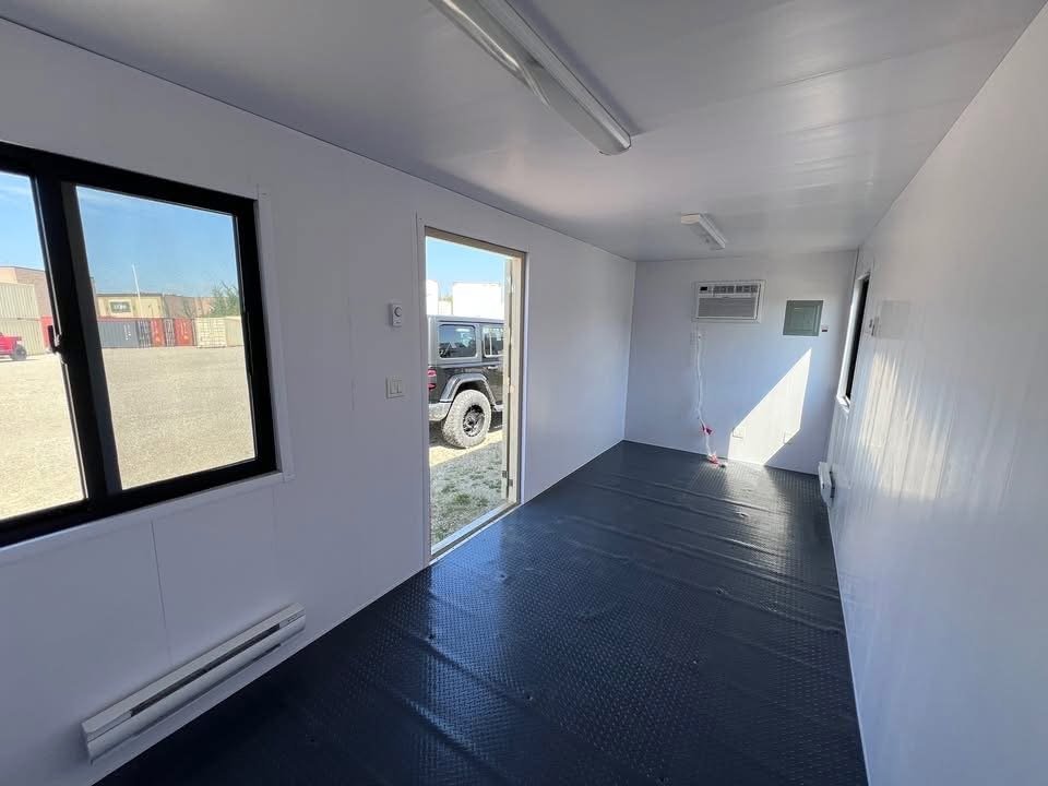 20 fods beige kontorcontainer intérieur bred