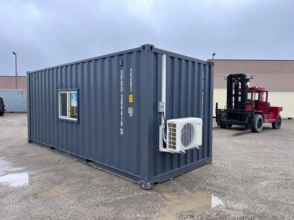 20 fods mørkegrå kontorcontainer klimaanlæg bagside