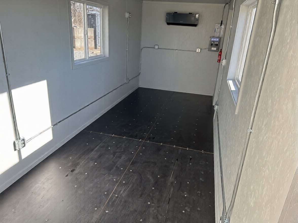 20 fods grå kontorcontainer intérieur klima