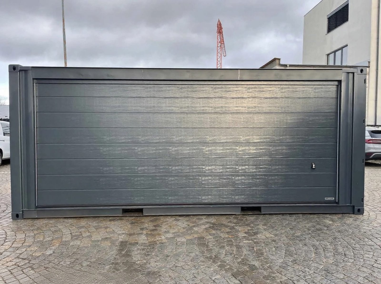 20 fods isoleret container antracitgrå sektionsport lukket