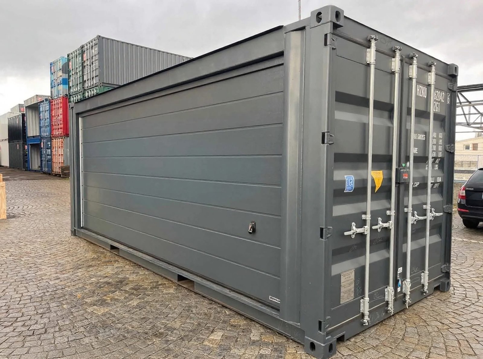 20 fods isoleret container antracitgrå 3/4 vue sektionsport