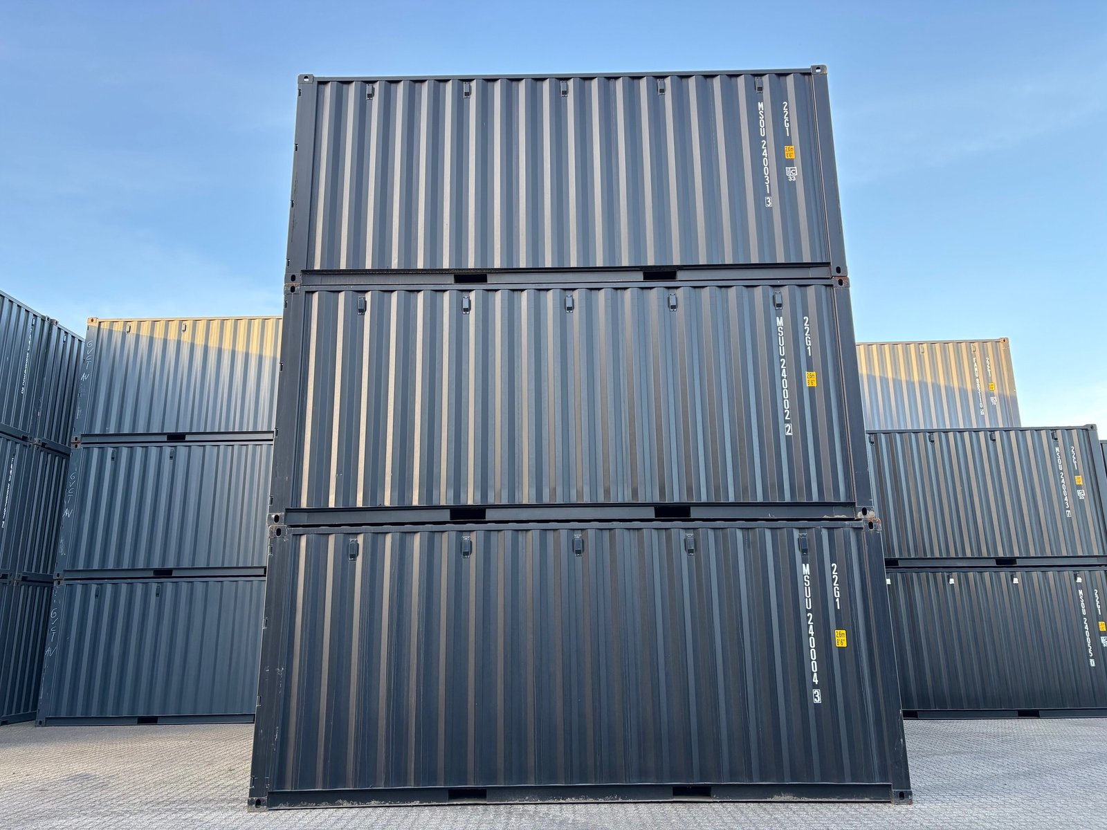 20 fods container sort RAL9005 stak